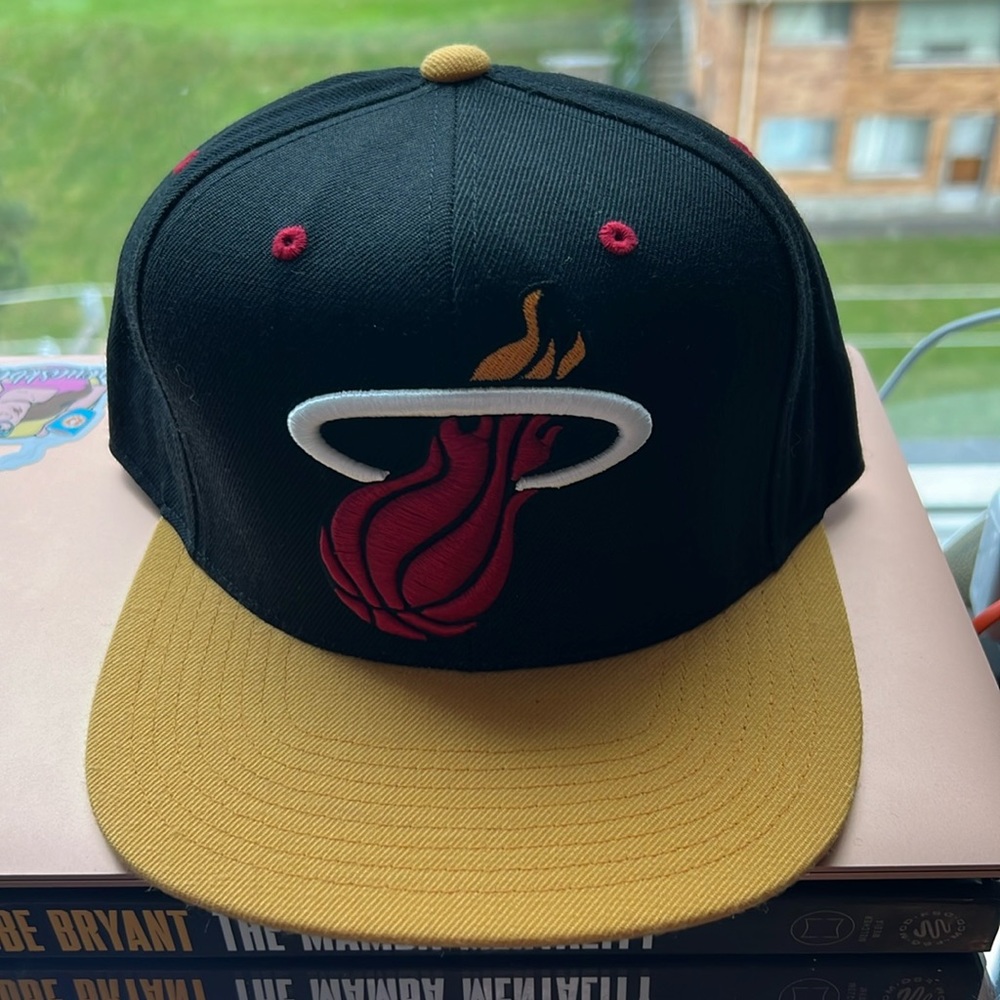 Miami Heat Mitchell & Ness Hat Black Original 7 1/4 Excellent Condition
